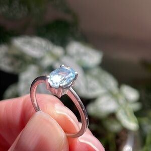 Dainty feminine 925 sterling silver blue topaz ring size 5